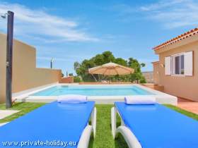 Ferienvilla mit schöner Terrasse und großem Pool